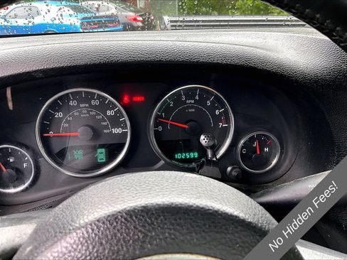Used 2012 Jeep Wrangler Unlimited Rubicon w/ Connectivity Group AWD/4WD image 18