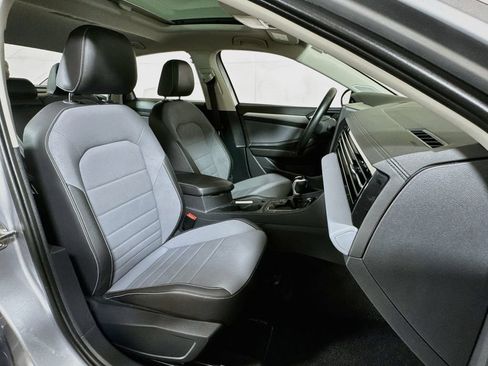Used 2025 Volkswagen Jetta SE FWD image 24