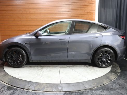 Used 2021 Tesla Model Y Long Range image 48