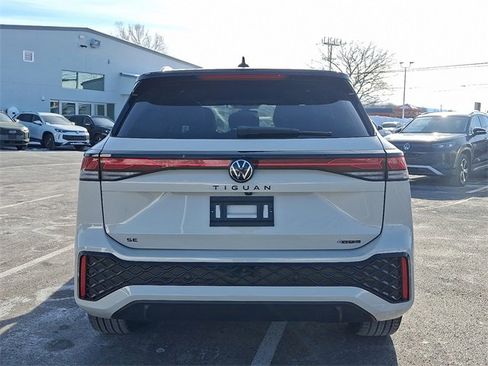 New 2026 Volkswagen Tiguan SE R-Line image 5