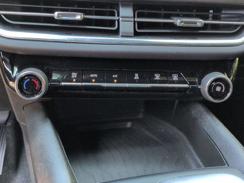 Used 2025 Chevrolet Equinox EV LT image 17