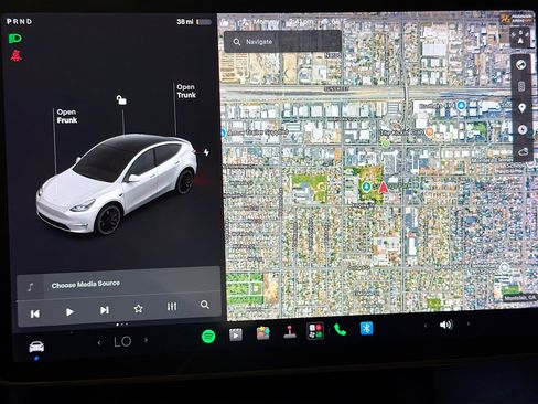 Used 2022 Tesla Model Y Performance AWD/4WD image 9