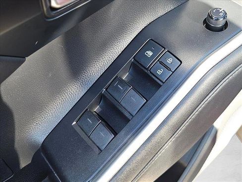 Used 2021 Toyota Highlander XSE image 11