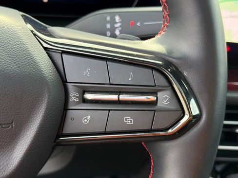 Used 2025 Chevrolet Traverse RS FWD image 26