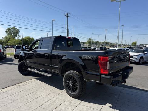 Used 2022 Ford F250 XLT w/ XLT Value Package AWD/4WD image 4