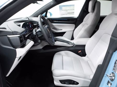 Certified 2026 Porsche Macan Electric RWD image 22