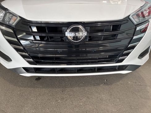 Used 2024 Nissan Versa S FWD image 11