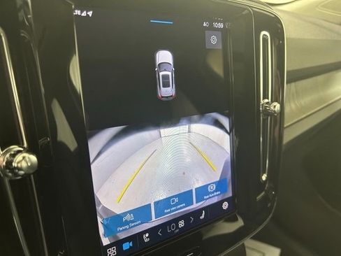 Used 2025 Volvo XC40 B5 Core image 16
