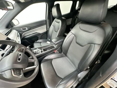 Used 2024 Jeep Compass Latitude AWD/4WD image 14