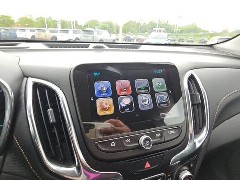Used 2018 Chevrolet Equinox Premier FWD image 21