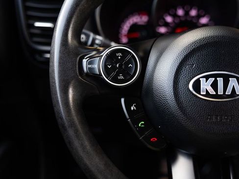 Used 2017 Kia Soul + image 15