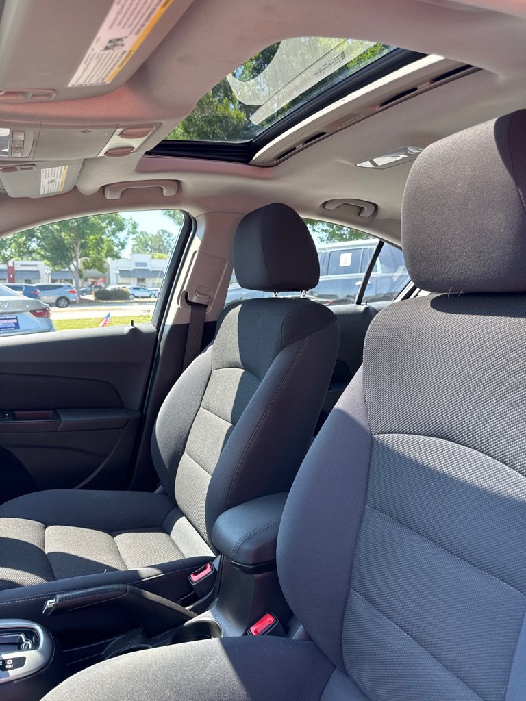 Used 2016 Chevrolet Cruze LT w/ Sun And Sound Package FWD image 12