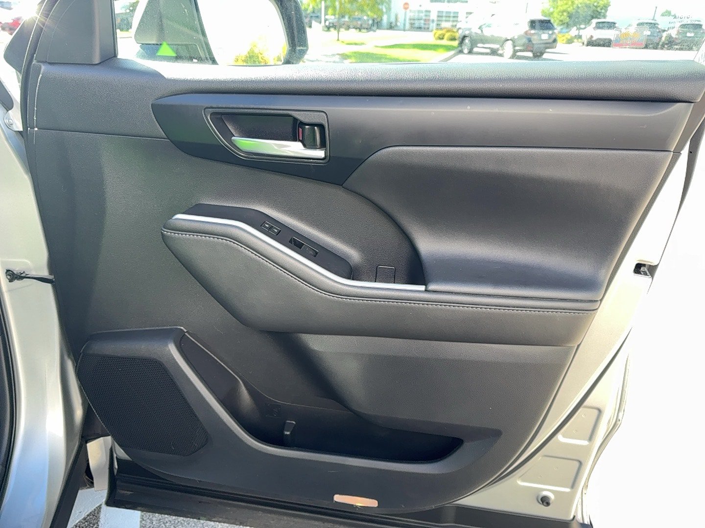 Used 2020 Toyota Highlander XLE AWD/4WD image 20