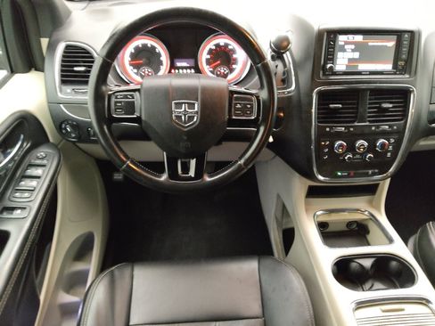 Used 2019 Dodge Grand Caravan SXT FWD image 22