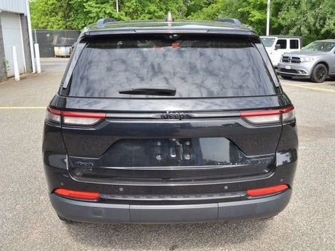 Used 2023 Jeep Grand Cherokee Limited w/ Luxury Tech Group II AWD/4WD image 7