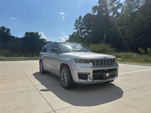 Used 2022 Jeep Grand Cherokee L Summit w/ Luxury Tech Group V AWD/4WD image 3