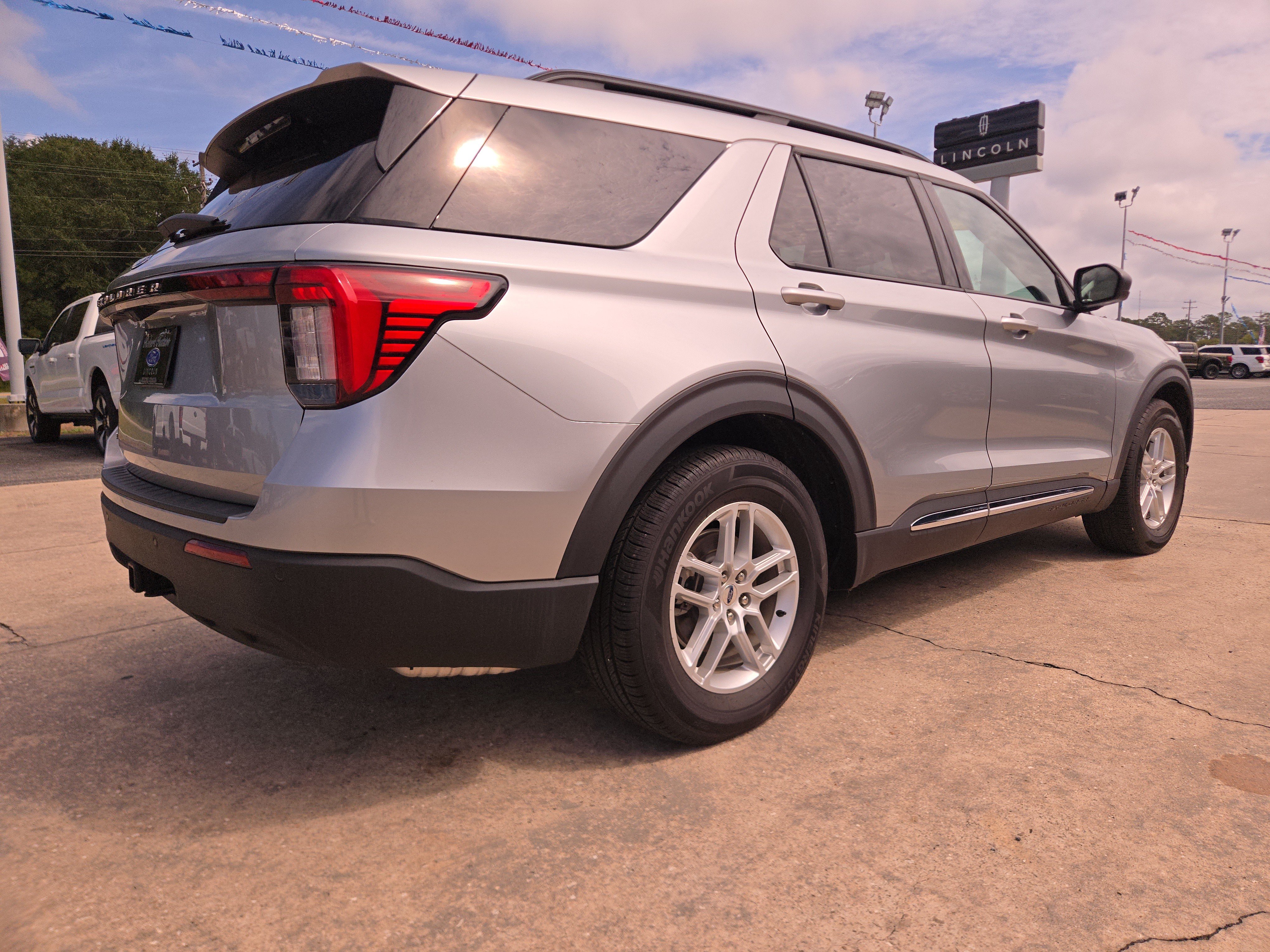 Used 2025 Ford Explorer Active RWD image 6