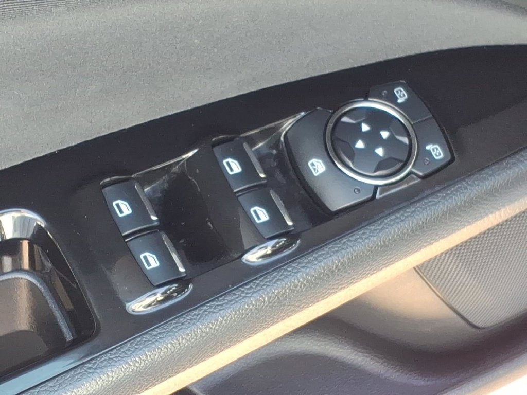 Used 2014 Ford Fusion SE FWD image 14