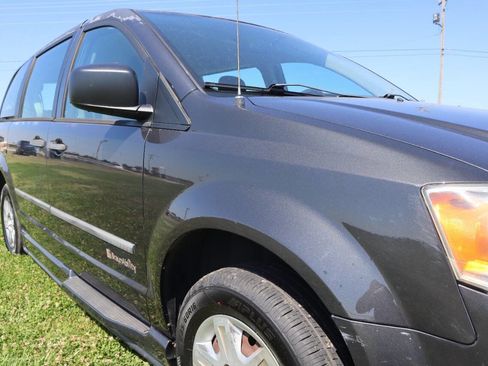 Used 2012 Dodge Grand Caravan American Value Package FWD image 21