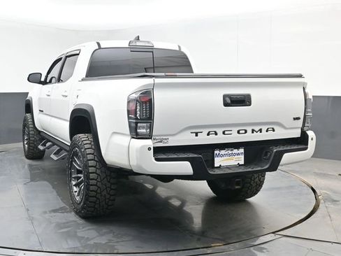 Used 2019 Toyota Tacoma TRD Off-Road w/ Technology Package AWD/4WD image 12