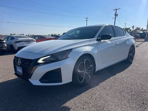Certified 2023 Nissan Altima 2.5 SR FWD image 3