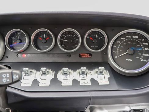 Used 2006 Ford GT RWD image 30