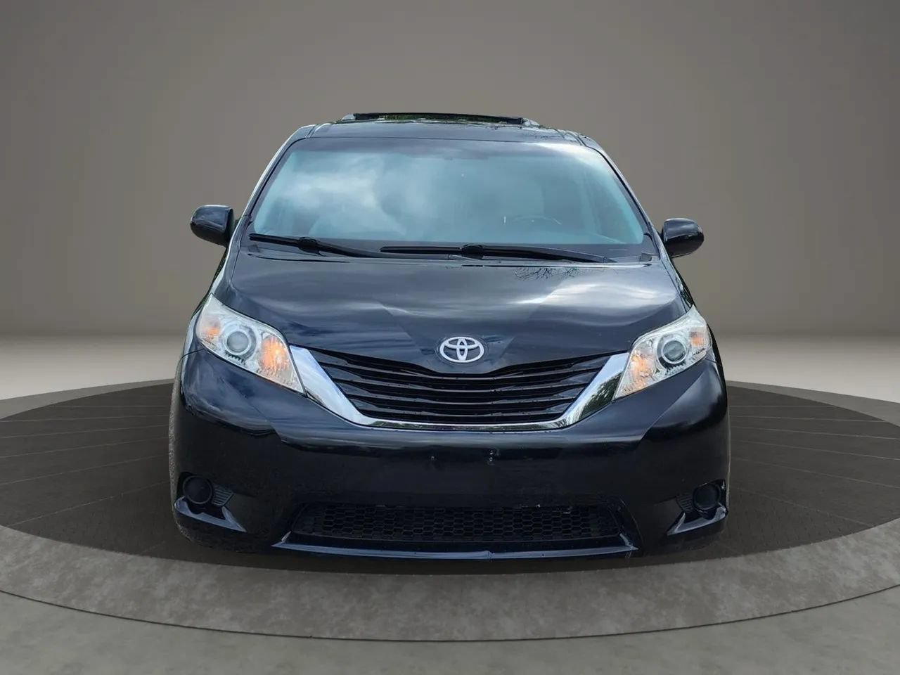 Used 2016 Toyota Sienna LE w/ Four Season Floor Mat Package FWD image 8
