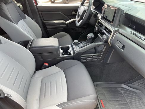 Used 2025 Toyota Tacoma TRD Sport AWD/4WD image 12