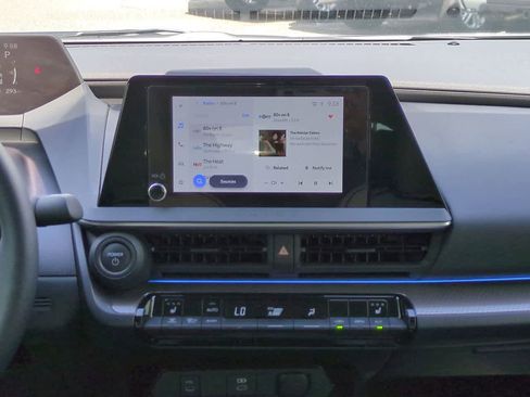 Used 2025 Toyota Prius XLE FWD image 17