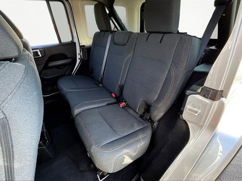 Used 2024 Jeep Wrangler Sahara image 26