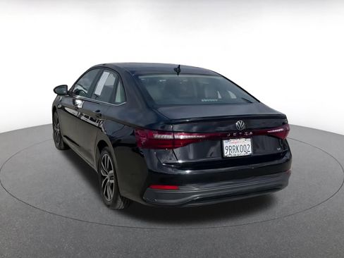 Used 2025 Volkswagen Jetta SE image 11