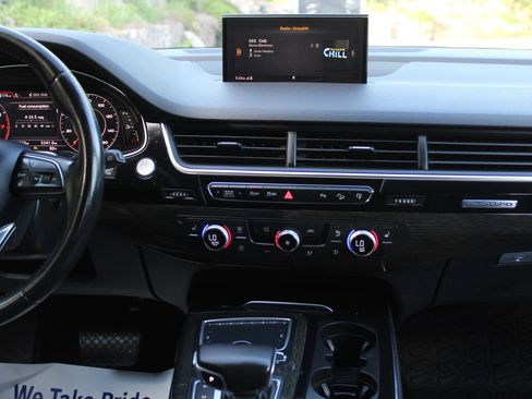 Used 2017 Audi Q7 3.0T Premium Plus w/ Premium Plus Package AWD/4WD image 21