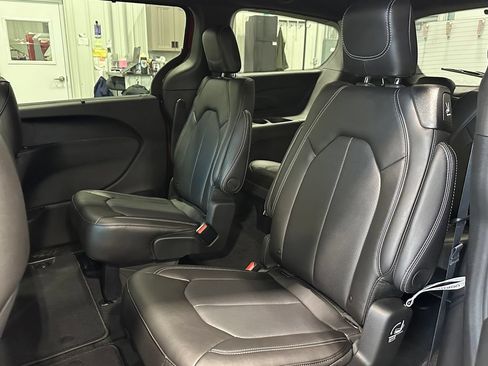 New 2027 Chrysler Pacifica Select AWD/4WD image 24