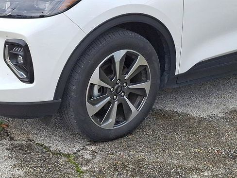 Certified 2023 Ford Escape Platinum AWD/4WD image 4