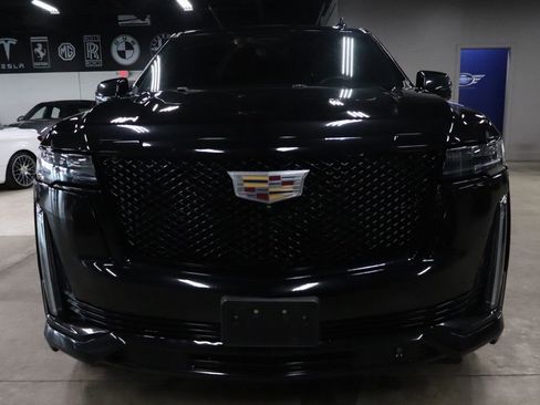 Used 2022 Cadillac Escalade ESV Sport w/ Touring Package image 8