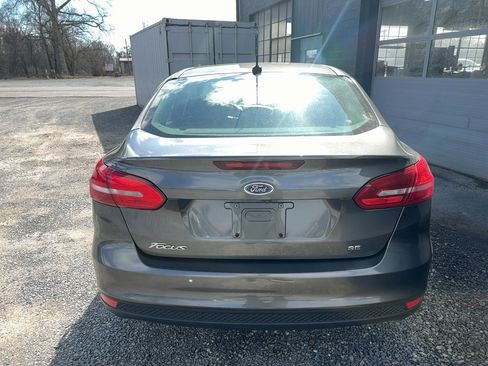 Used 2018 Ford Focus SE image 3