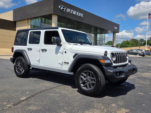 Used 2025 Jeep Wrangler Unlimited Sport AWD/4WD image 1