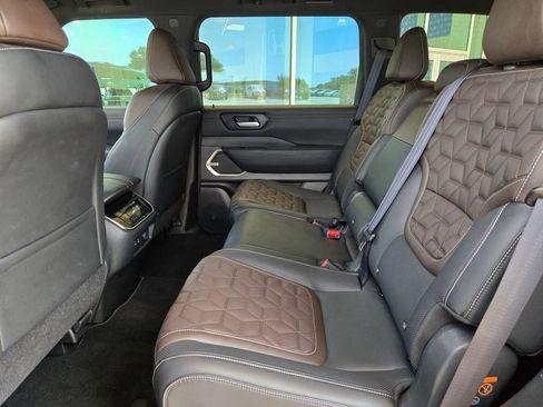 Used 2025 Nissan Armada Platinum Reserve AWD/4WD image 15