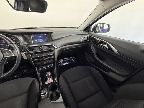 Used 2017 INFINITI QX30 FWD image 21