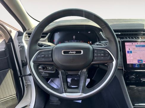 Used 2023 Jeep Grand Cherokee Limited w/ Luxury Tech Group II image 9