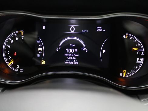 Used 2019 Jeep Grand Cherokee Altitude AWD/4WD image 31