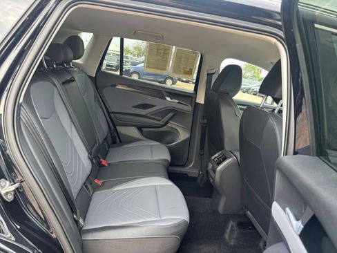 Used 2026 Volkswagen Tiguan SE FWD image 23