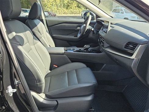 Used 2026 Nissan Rogue SV w/ SV Premium Package image 15