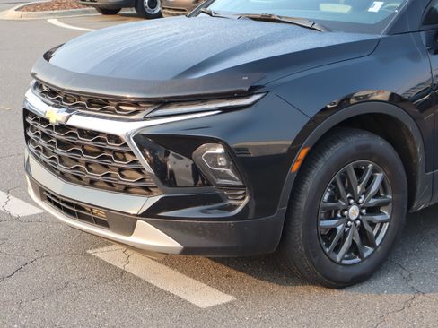 Used 2025 Chevrolet Blazer LT w/ Convenience Package FWD image 17