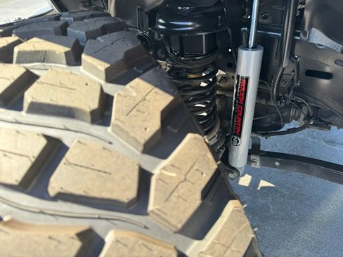 Used 2023 Jeep Gladiator Sport image 11