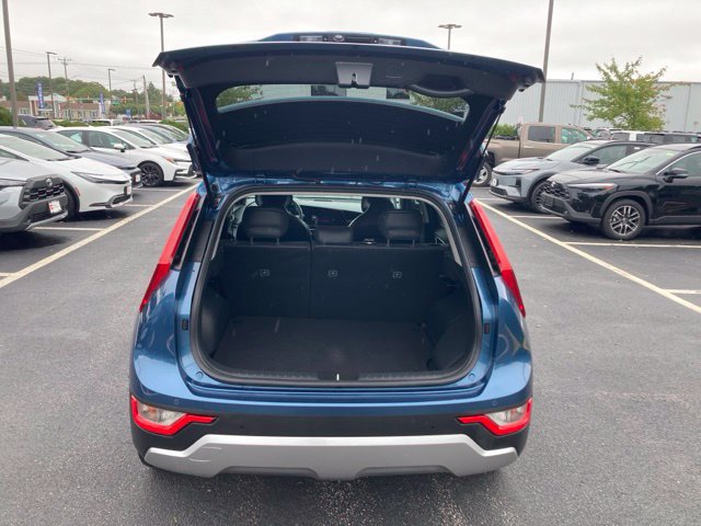 Used 2024 Kia Niro EX w/ EX Cold Weather Package FWD image 7