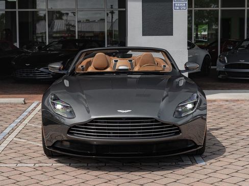 Used 2019 Aston Martin DB11 Volante image 16
