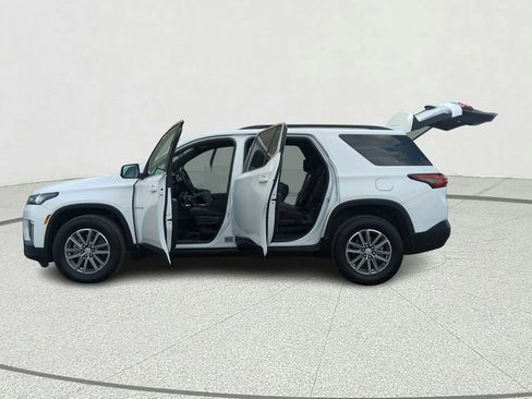 Used 2023 Chevrolet Traverse LT FWD image 11