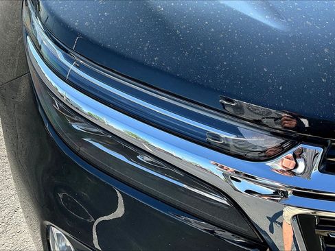 Used 2023 Chevrolet Equinox Premier image 32