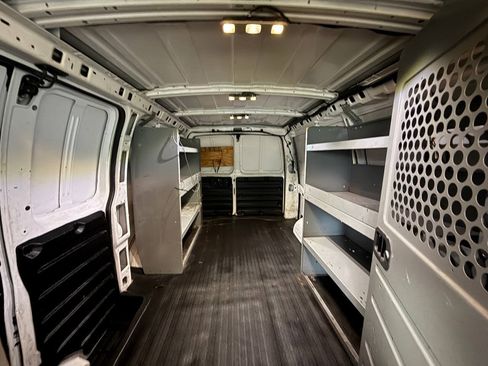 Used 2017 Chevrolet Express 2500 RWD image 36